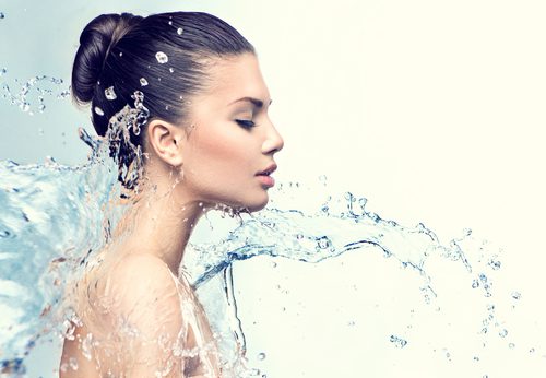 beautiful smiling girl under splash of water with fresh skin-img-blog